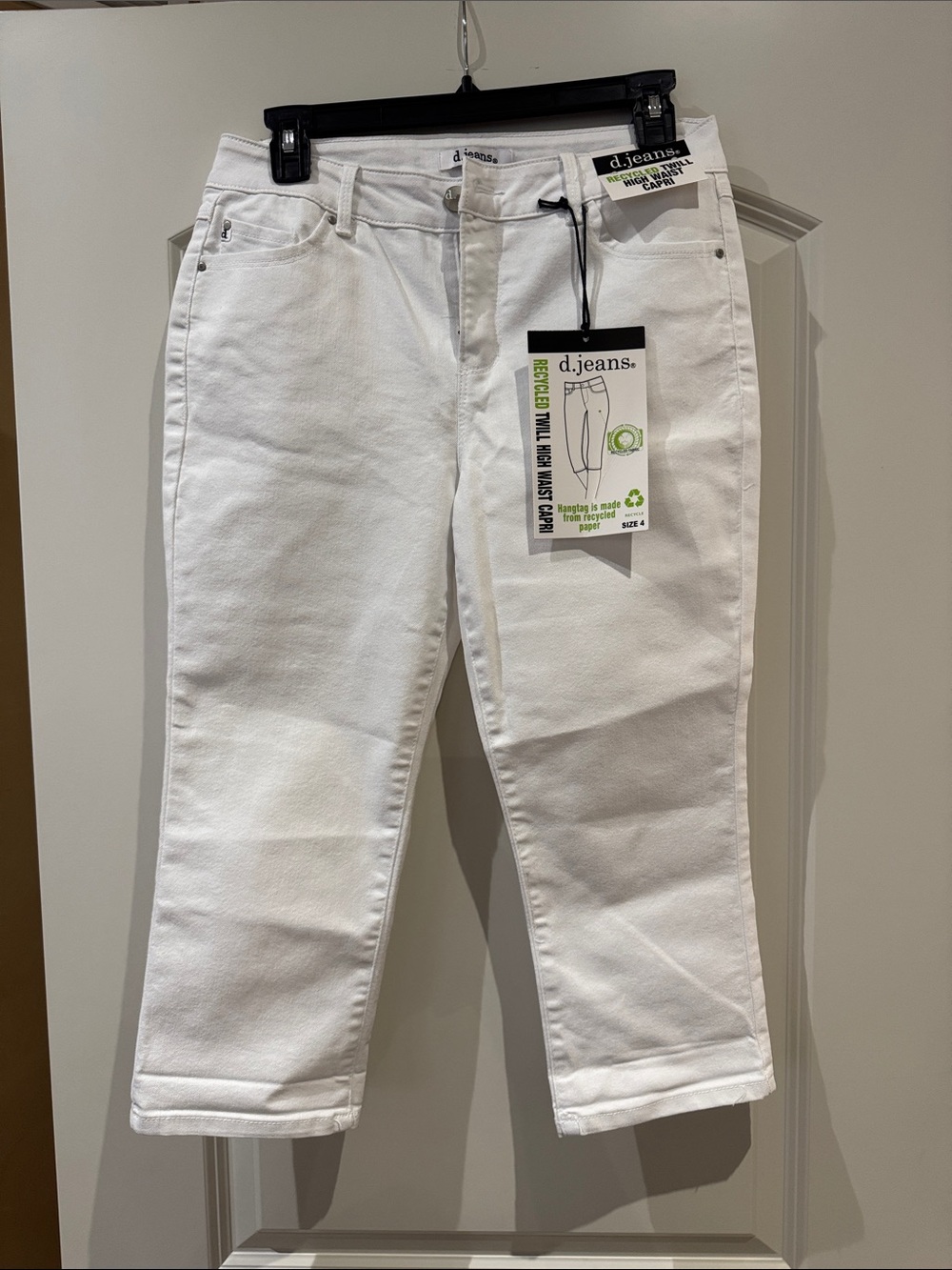 d. jeans White Twill High Waist Capri Jeans size 4, NWT
